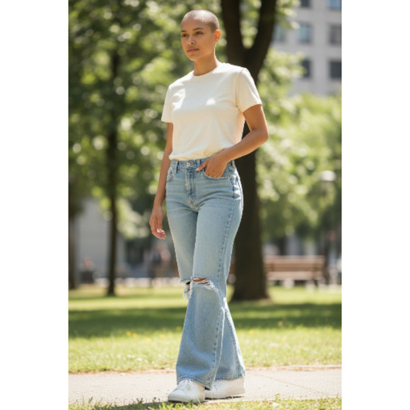 NWT Levi's Superlow Loose Distress Knees Women Jeans 32×32 - Picture 1 of 8